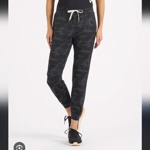 Vuori Performance DreamKnit Jogger Size M -  Long, Camo